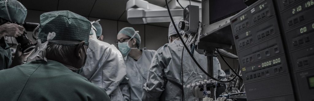 Surgeons in the operating room - JCMG